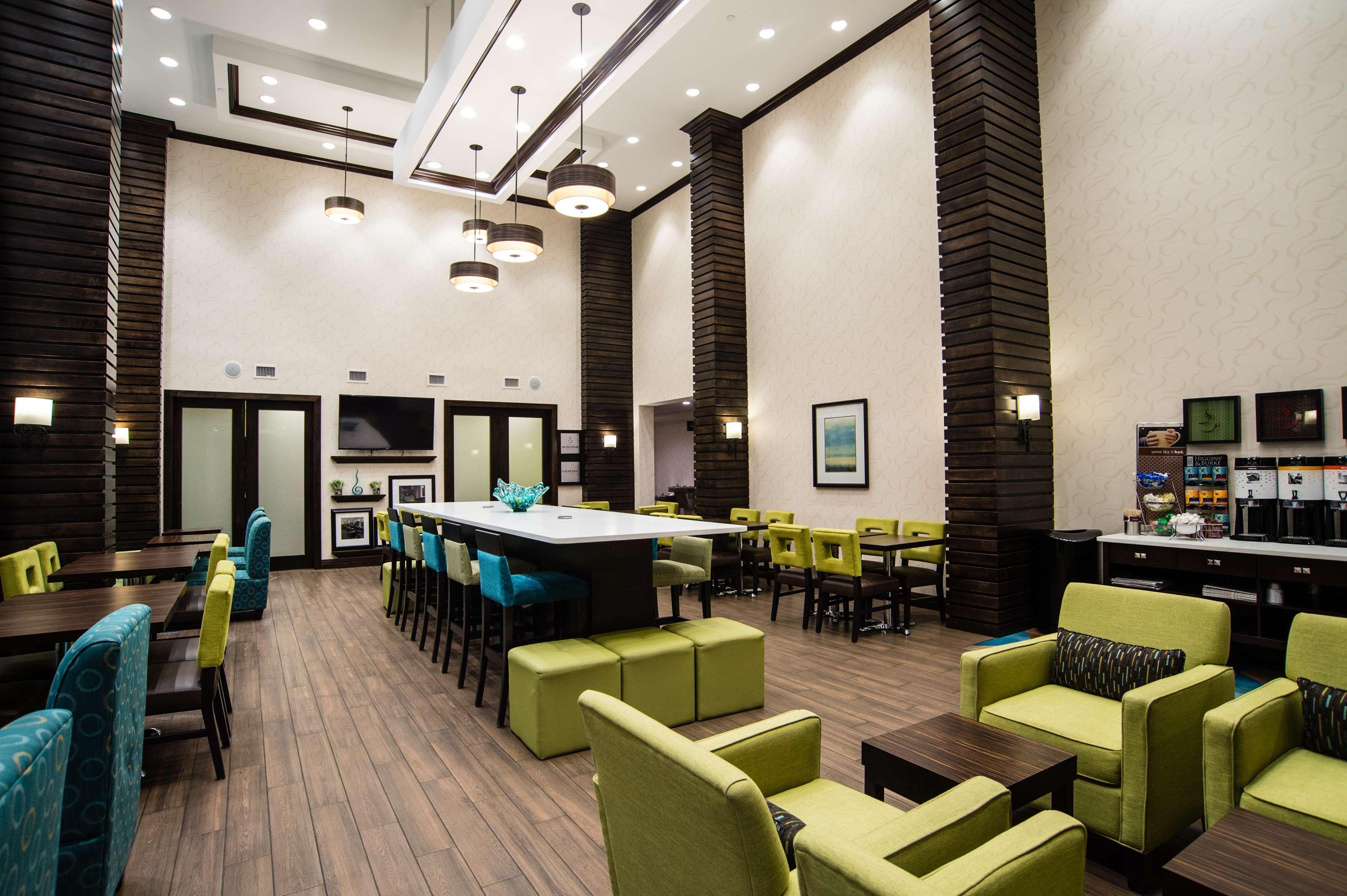 Hampton Inn & Suites East Gate Regina Buitenkant foto