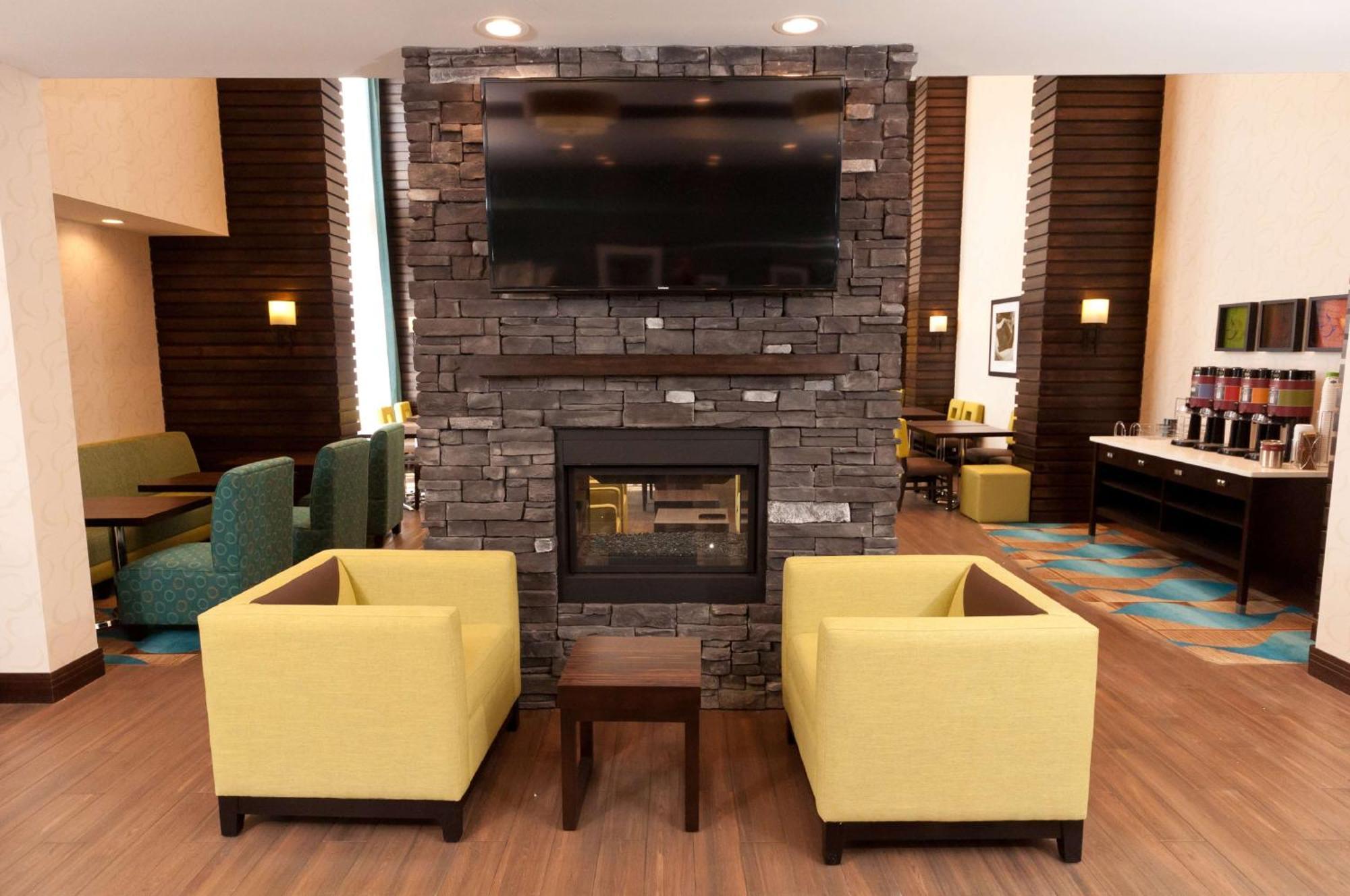 Hampton Inn & Suites East Gate Regina Buitenkant foto