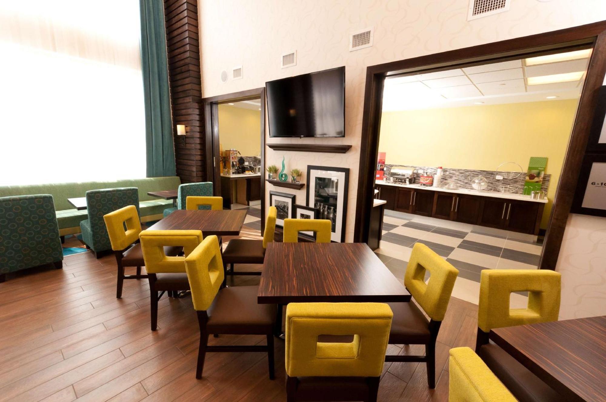 Hampton Inn & Suites East Gate Regina Buitenkant foto