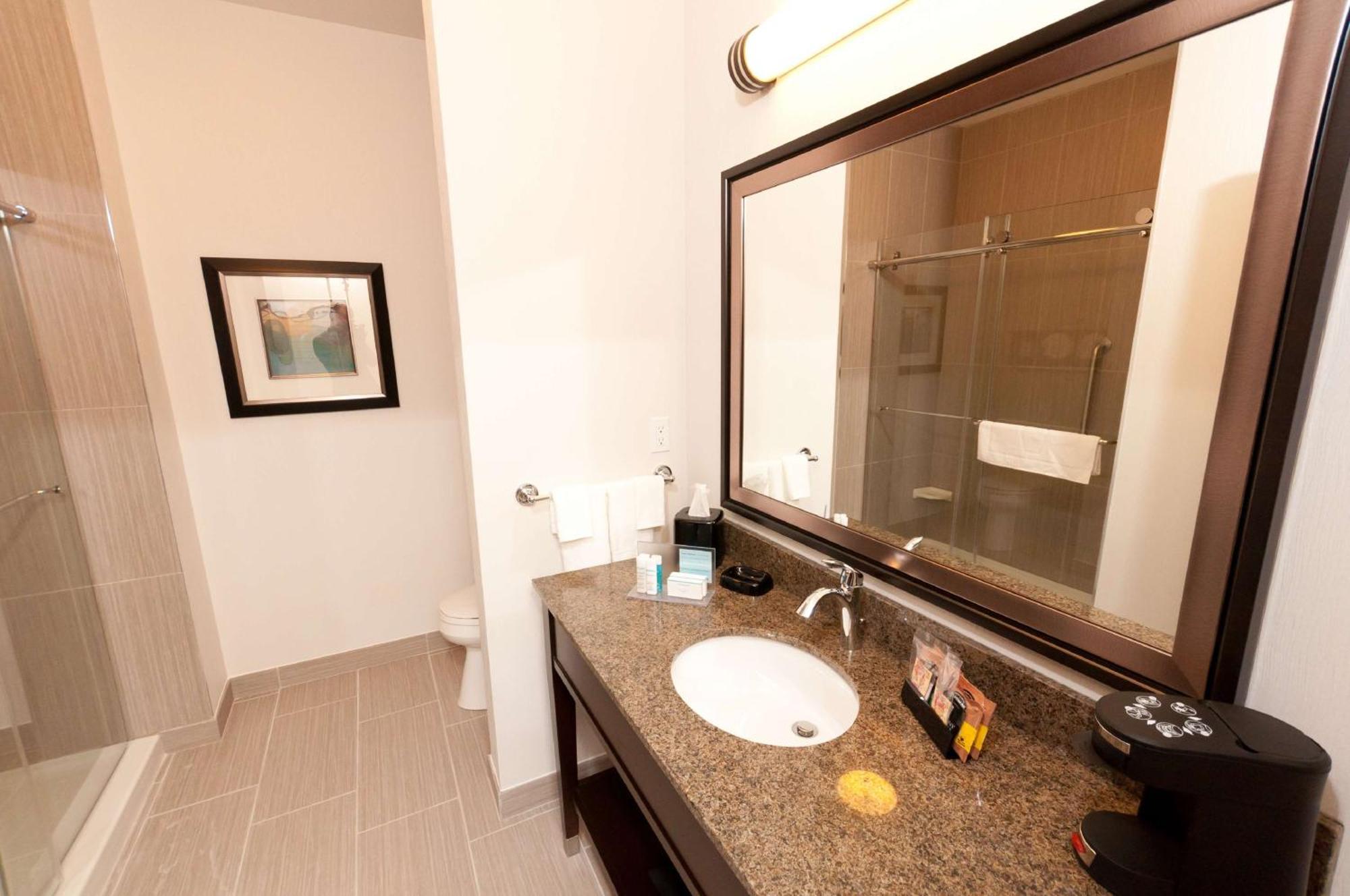 Hampton Inn & Suites East Gate Regina Buitenkant foto